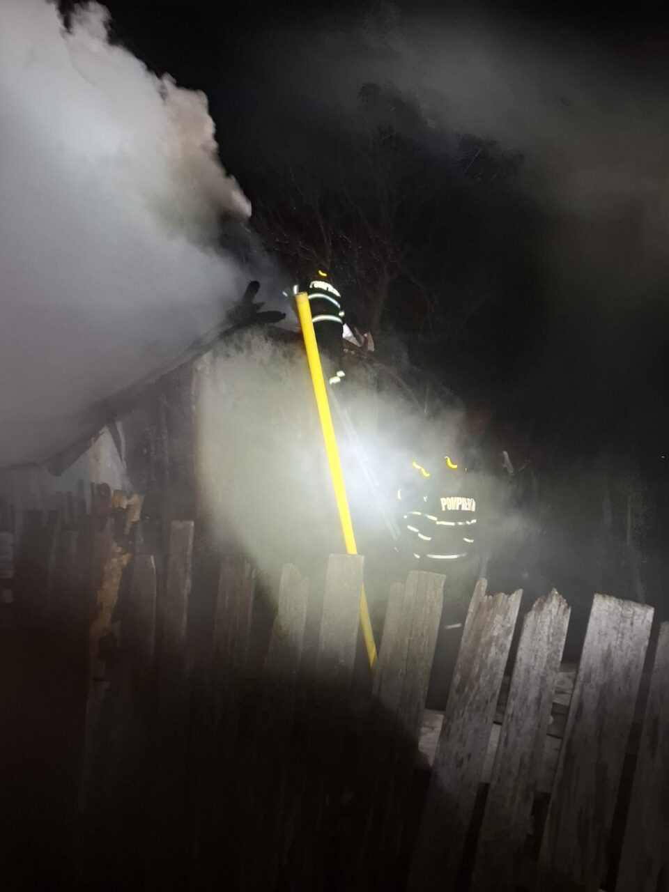 Un nou incendiu a mai distrus o casă, iar totul a plecat de la coșul de fum