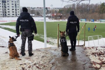 Elevii din trei școli din municipiul Suceava, vizați de controale ale polițiștilor