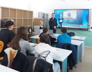 Elevii din trei școli din municipiul Suceava, vizați de controale ale polițiștilor