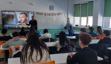 Elevii din trei școli din municipiul Suceava, vizați de controale ale polițiștilor