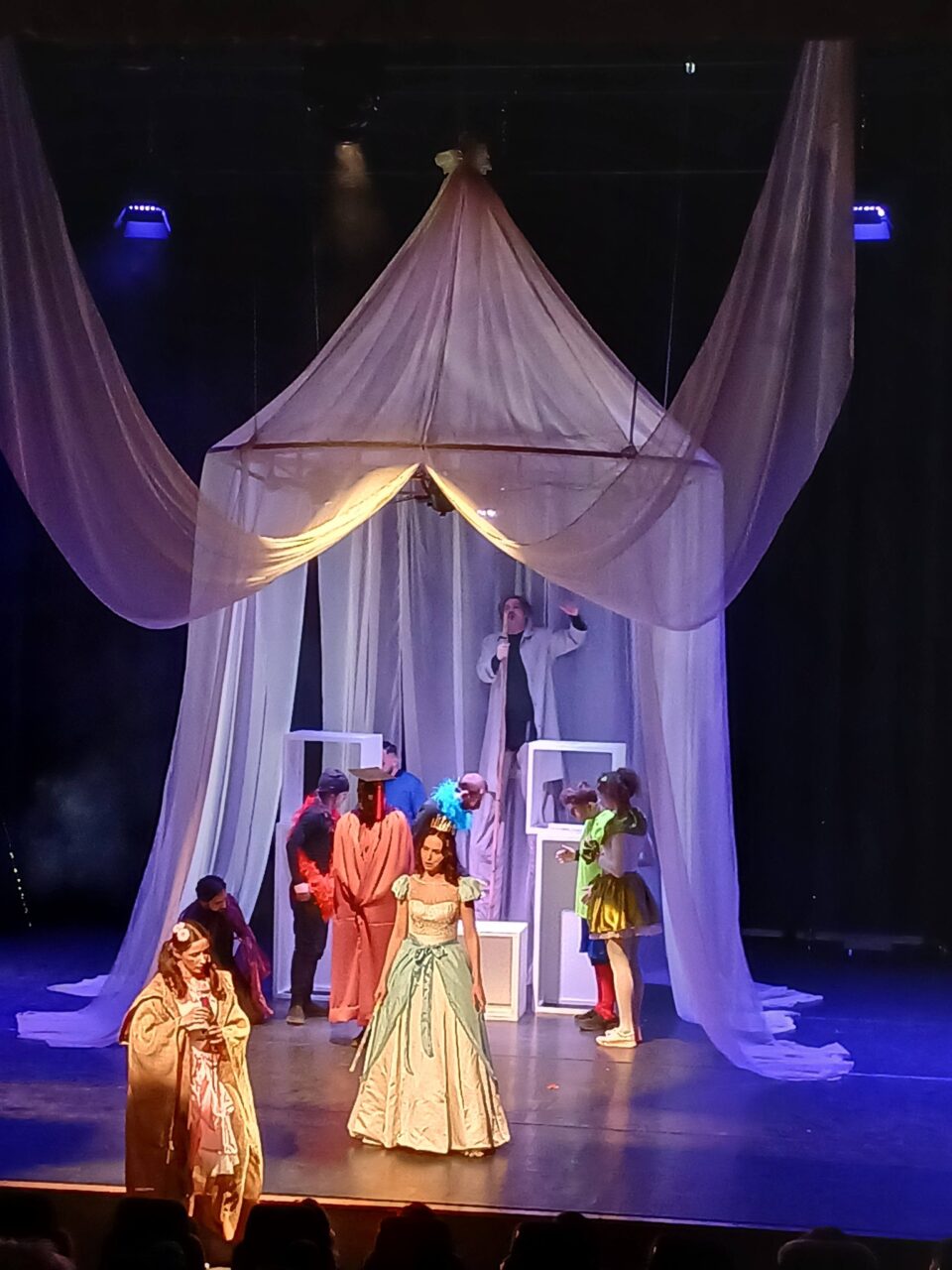 64 de caricaturi ale marilor actori români, expuse în holul Teatrului „Matei Vișniec” Suceava