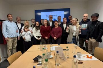 Deputații AUR Florin Pușcașu și consilierul județean Ștefan Cucoradă au discutat cu români din Elveția despre revenirea lor în România