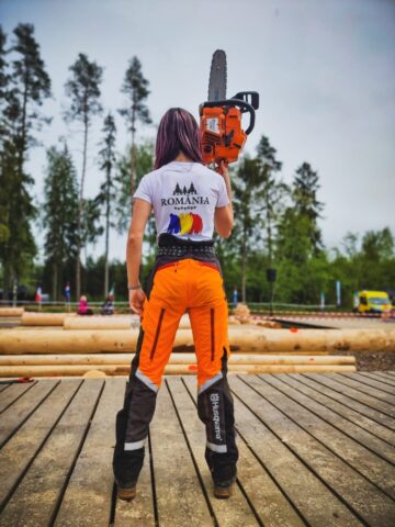Elevă Colegiului Silvic, sportivă de performanță, spre rezultate mondiale în mânuirea drujbei, cepuire și doborâre