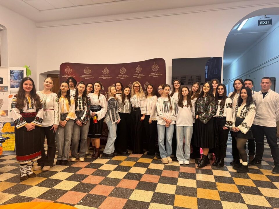 Ziua Unirii Principatelor Române, celebrată de elevi și profesori ai Colegiului „E. Hurmuzachi” Rădăuți