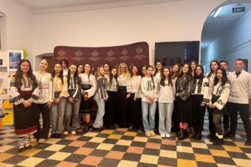 Ziua Unirii Principatelor Române, celebrată de elevi și profesori ai Colegiului „E. Hurmuzachi” Rădăuți