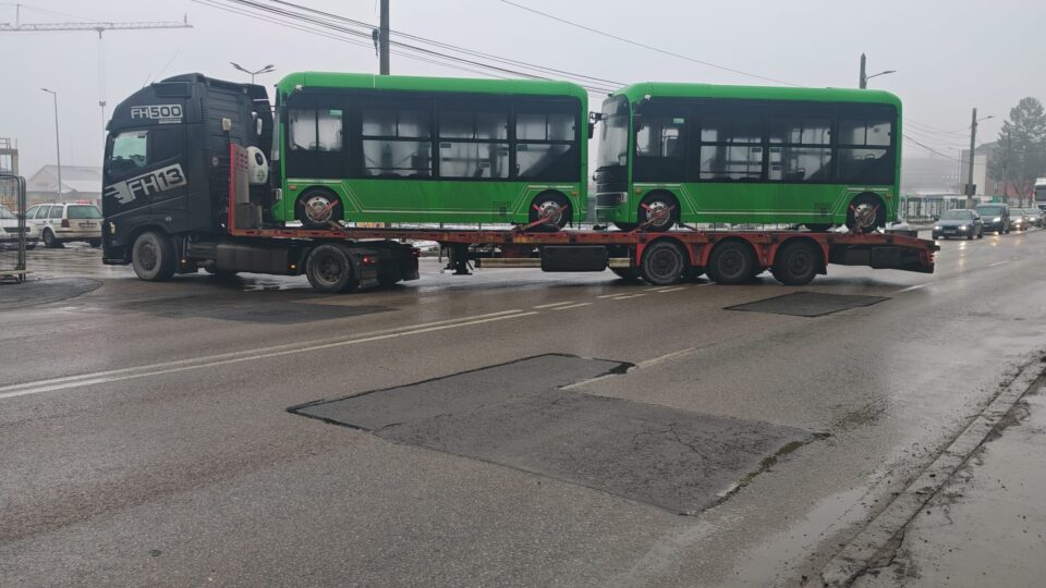 Primele 8 autobuze din cele 15 achiziționate prin POR au ajuns la TPL Suceava