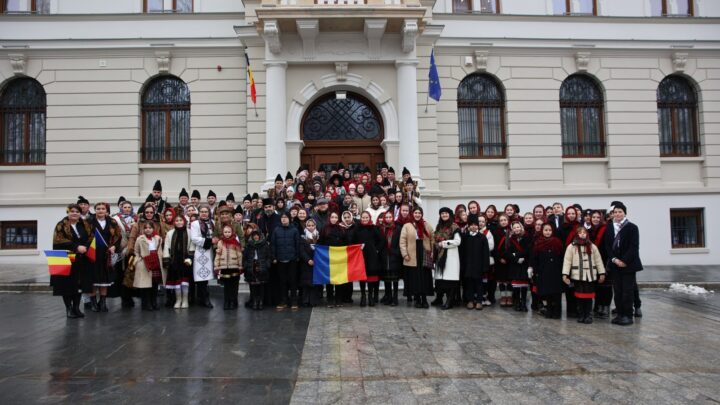 167 de profesori și elevi de la școli din județ au prezentat momente artistice în centrul Sucevei, de Ziua Unirii Principatelor Române 167 de profesori și elevi de la școli din județ au prezentat momente artistice în centrul Sucevei, de Ziua Unirii Principatelor Române