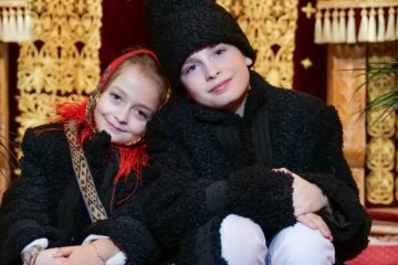 Fotografii cu doi frați din Șaru Dornei, admirate în expoziții internaționale, în București, Cairo sau Seul