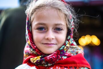 Fotografii cu doi frați din Șaru Dornei, admirate în expoziții internaționale, în București, Cairo sau Seul