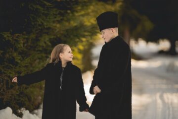 Fotografii cu doi frați din Șaru Dornei, admirate în expoziții internaționale, în București, Cairo sau Seul