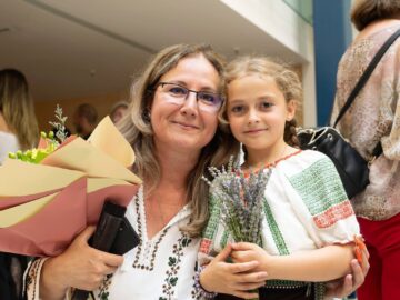 Fotografii cu doi frați din Șaru Dornei, admirate în expoziții internaționale, în București, Cairo sau Seul