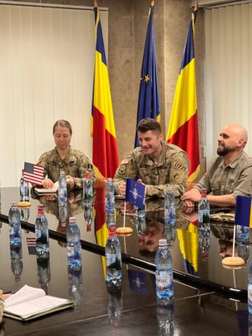 Delegație mixtă româno-americană, primită de viceprimarul Daniel Ungurian la sediul Primăriei Suceava