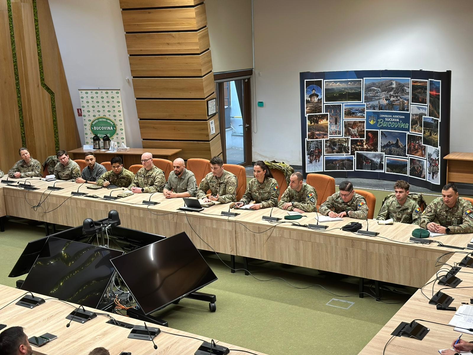 Prefectul Andronachi a avut o întâlnire de lucru cu specialiști din armatele din România și SUA în cooperare civilă și militară