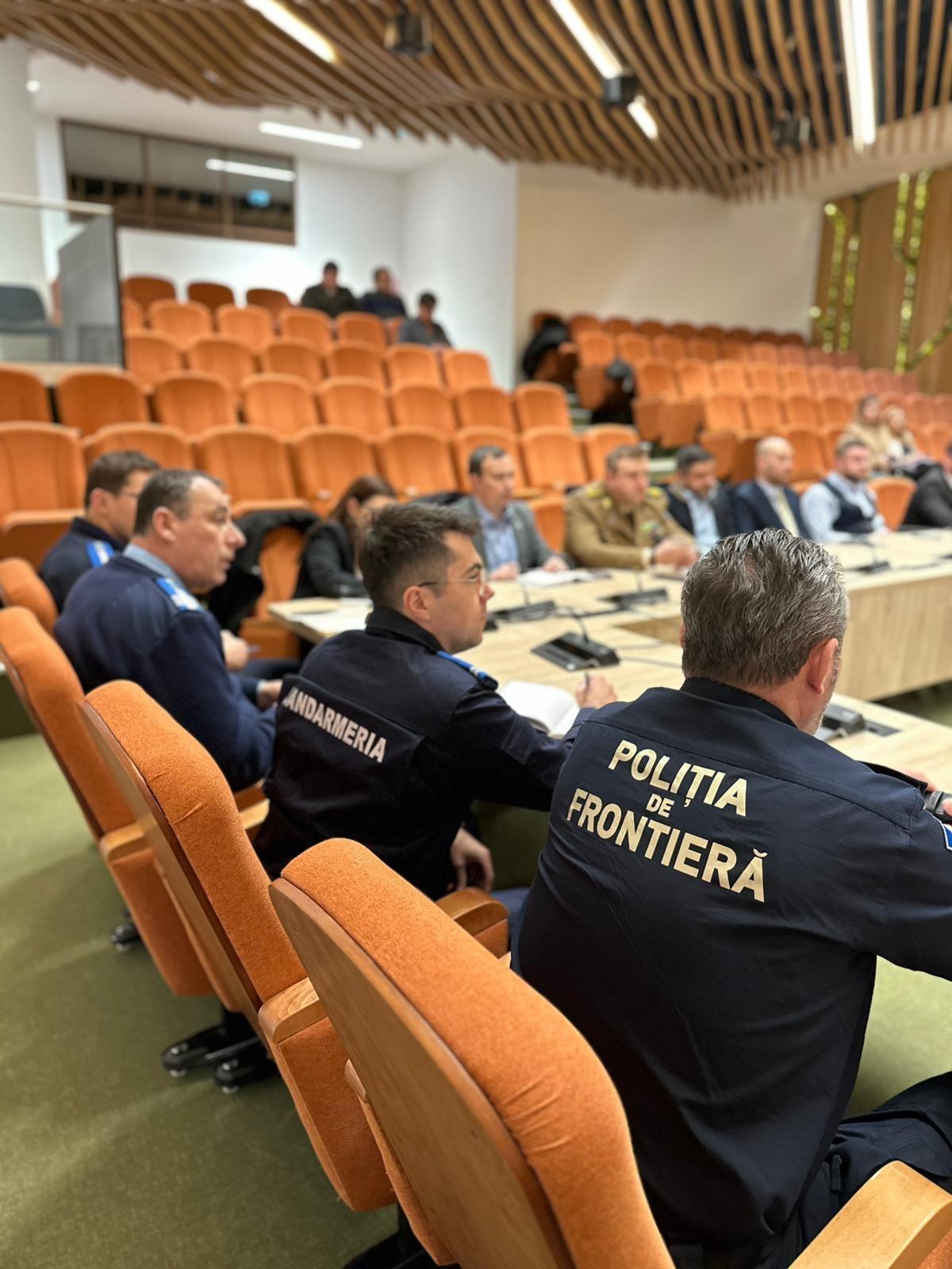 Prefectul Andronachi a avut o întâlnire de lucru cu specialiști din armatele din România și SUA în cooperare civilă și militară