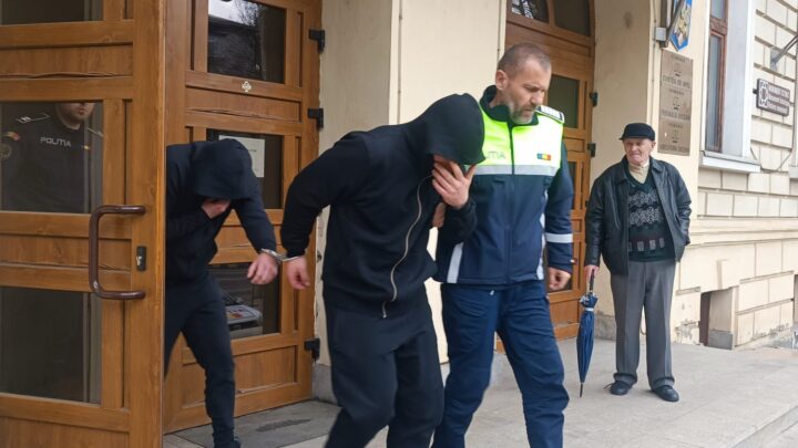 Ștefan-Sorin Farcaș, de această dată în colaborare cu Adrian-Gheorghe Buzic, a spart și casa notarului public Ioan Covariuc, din Milișăuți Ștefan-Sorin Farcaș, de această dată în colaborare cu Adrian-Gheorghe Buzic, a spart și casa notarului public Ioan Covariuc, din Milișăuți