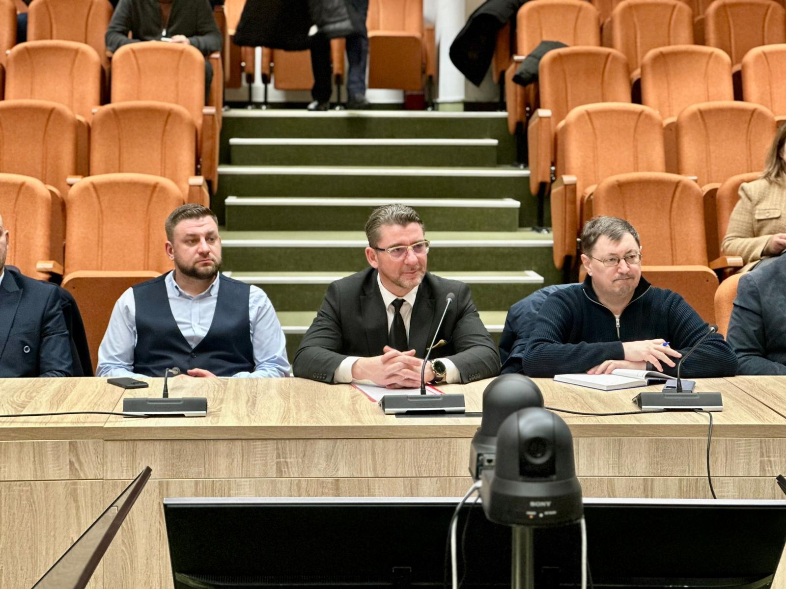 Prefectul Andronachi a avut o întâlnire de lucru cu specialiști din armatele din România și SUA în cooperare civilă și militară