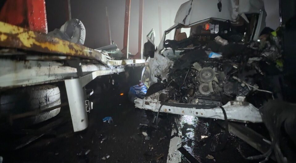 Un mort și trei răniți grav într-un nou accident provocat de graba și inconștiența șoferilor de vehicule grele