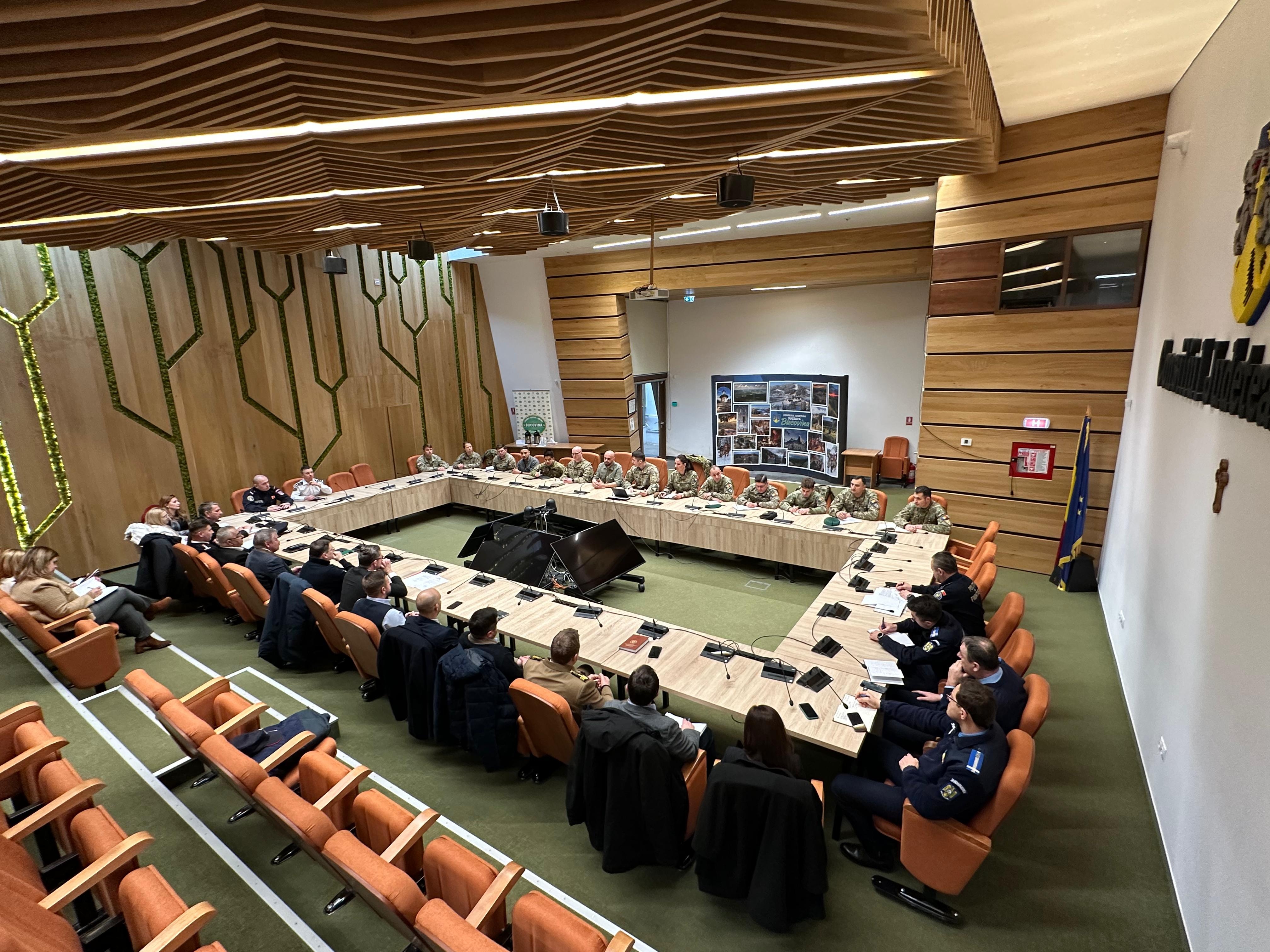 Prefectul Andronachi a avut o întâlnire de lucru cu specialiști din armatele din România și SUA în cooperare civilă și militară