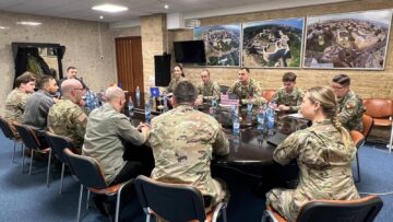 Delegație mixtă româno-americană, primită de viceprimarul Daniel Ungurian la sediul Primăriei Suceava