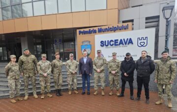 Delegație mixtă româno-americană, primită de viceprimarul Daniel Ungurian la sediul Primăriei Suceava