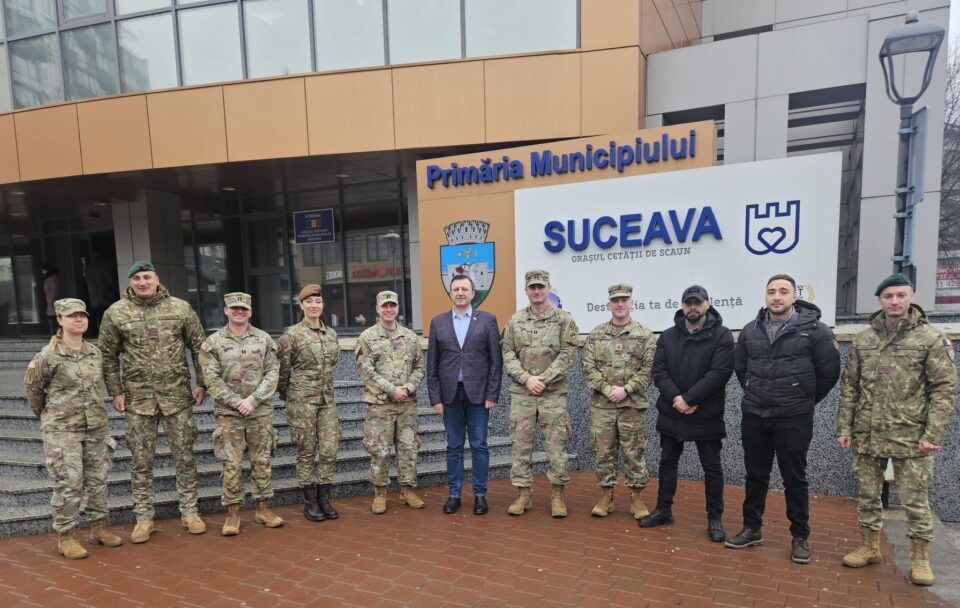 Delegație mixtă româno-americană, primită de viceprimarul Daniel Ungurian la sediul Primăriei Suceava