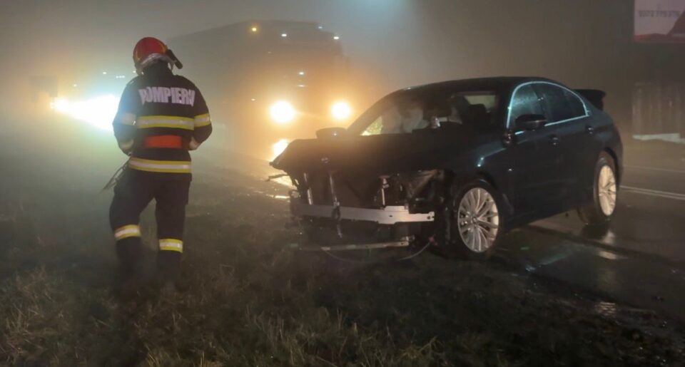 Accident cu trei autoturisme și doi răniți după o neatenție a unuia dintre șoferi