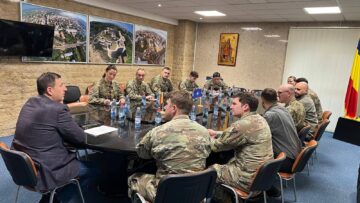 Delegație mixtă româno-americană, primită de viceprimarul Daniel Ungurian la sediul Primăriei Suceava