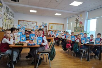 Scrisul de mână, readus în prim-plan în 55 de școli sucevene, la inițiativa Școlii Gimnaziale Nr. 1 Scrisul de mână, readus în prim-plan în 55 de școli sucevene, la inițiativa Școlii Gimnaziale Nr. 1