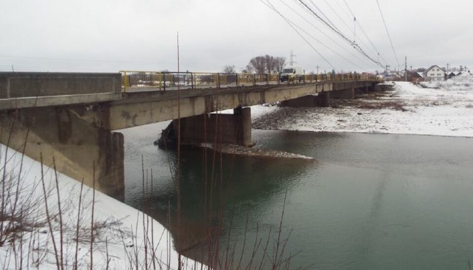 Podul de peste râul Suceava, la Vicovu de Sus, se închide 12 luni, pentru lucrări