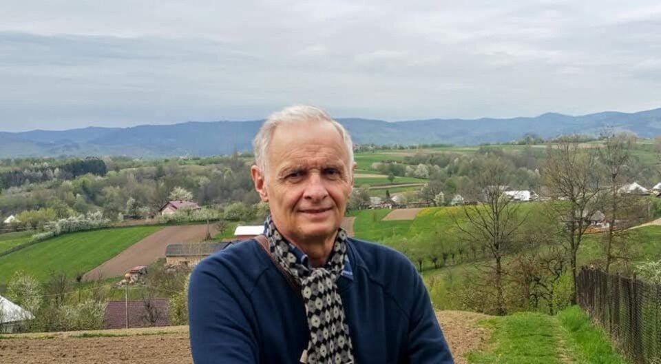 Cartea de poeme „Viețile Pictorilor” de Constantin Severin, publicată la Editura Red River din India Cartea de poeme „Viețile Pictorilor” de Constantin Severin, publicată la Editura Red River din India