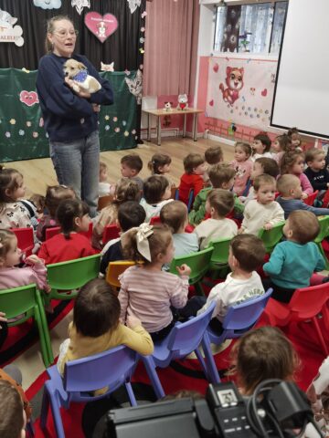 ”Prietenul meu, cățelul” – surpriză educațională pentru copiii de la Creșa nr. 1 Suceava