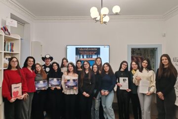 Când cuvintele urcă pe scenă: „Les mots en liberté”, un cabaret al sensurilor