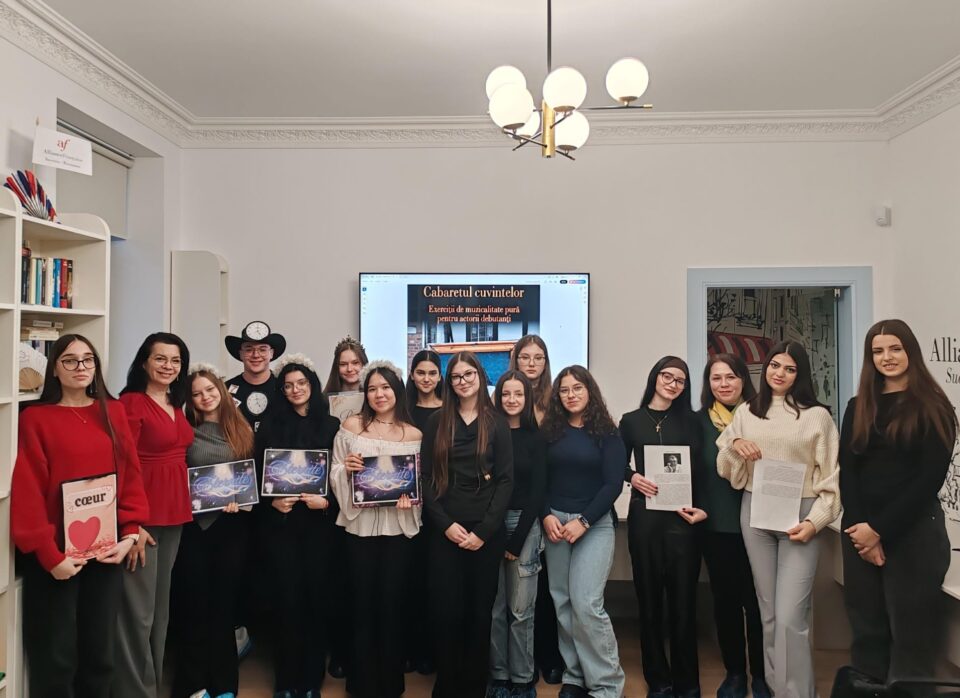 Când cuvintele urcă pe scenă: „Les mots en liberté”, un cabaret al sensurilor