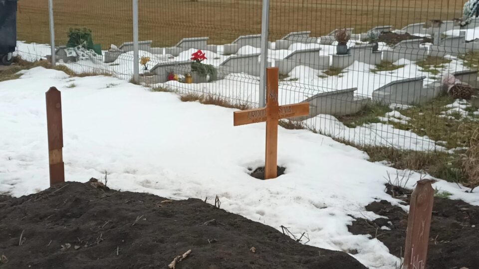 Născut în Cehia, emigrat în Ucraina, mort în gară la Suceava și îngropat la Pacea, de primărie