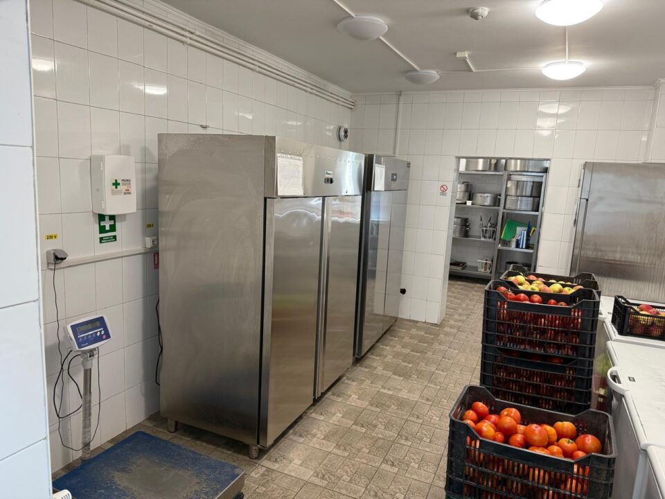 Un student și 102 elevi și preșcolari sărmani mănâncă zilnic, gratuit, la cantina Primăriei Suceava