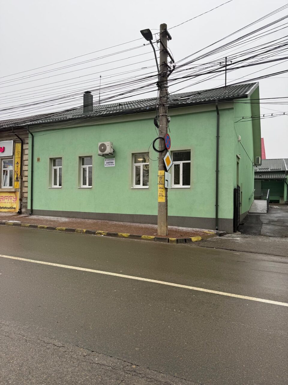 Un student și 102 elevi și preșcolari sărmani mănâncă zilnic, gratuit, la cantina Primăriei Suceava