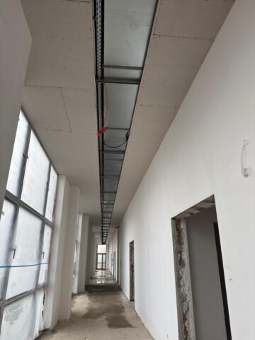 În campusul universitar de la Moara se lucrează intens la interioare