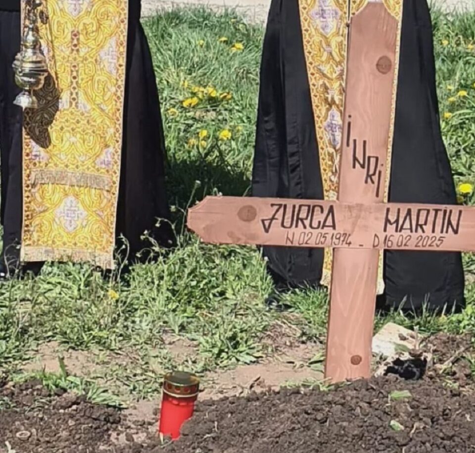Născut în Cehia, emigrat în Ucraina, mort în gară la Suceava și îngropat la Pacea, de primărie Născut în Cehia, emigrat în Ucraina, mort în gară la Suceava și îngropat la Pacea, de primărie