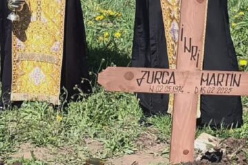 Născut în Cehia, emigrat în Ucraina, mort în gară la Suceava și îngropat la Pacea, de primărie
