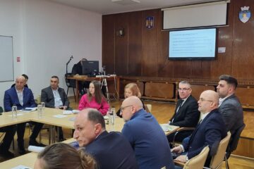 Banca Mondială a organizat la Siret o întâlnire oficială în care s-a analizat capacitatea zonei Suceava–Botoșani de a atrage investitori pentru reconstrucția Ucrainei Banca Mondială a organizat la Siret o întâlnire oficială în care s-a analizat capacitatea zonei Suceava–Botoșani de a atrage investitori pentru reconstrucția Ucrainei