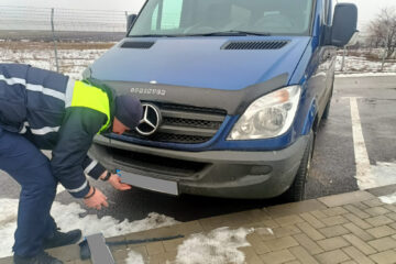 Un ucrainean cu interdicție pentru piraterie auto, prins din nou, cu aceeași mașină, în Aeroportul Suceava