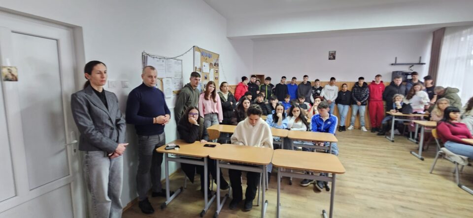 „Educație pentru pace și respect”, activitate a Consiliului Școlar al Elevilor de la Liceul “Oltea Doamna” Dolhasca
