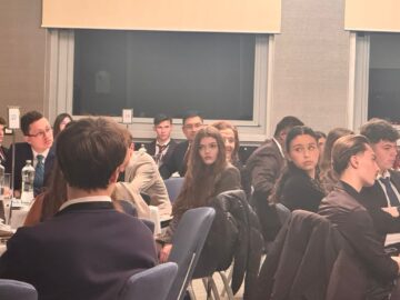 Elevi rădăuțeni, în roluri de delegați ai ONU, la o conferință internațională în Capitală