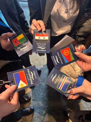 Elevi rădăuțeni, în roluri de delegați ai ONU, la o conferință internațională în Capitală