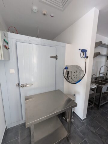 Ministrul Dezvoltării, Cseke Attila, a inaugurat marți noua creșă din Siret