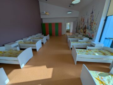 Ministrul Dezvoltării, Cseke Attila, a inaugurat marți noua creșă din Siret