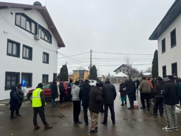 Localnicii nemulțumiți din Salcea au tăbărât peste primarul Ezekiel Belţic