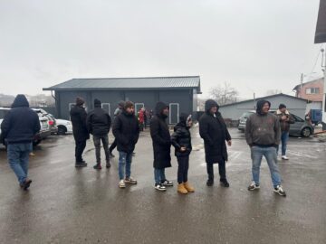 Localnicii nemulțumiți din Salcea au tăbărât peste primarul Ezekiel Belţic