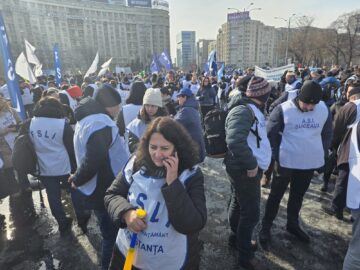 Angajați din învățământul sucevean, în protest la București