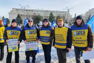 Angajați din învățământul sucevean, în protest la București